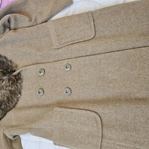 Elegant Tan Coat with Faux Fur Collar